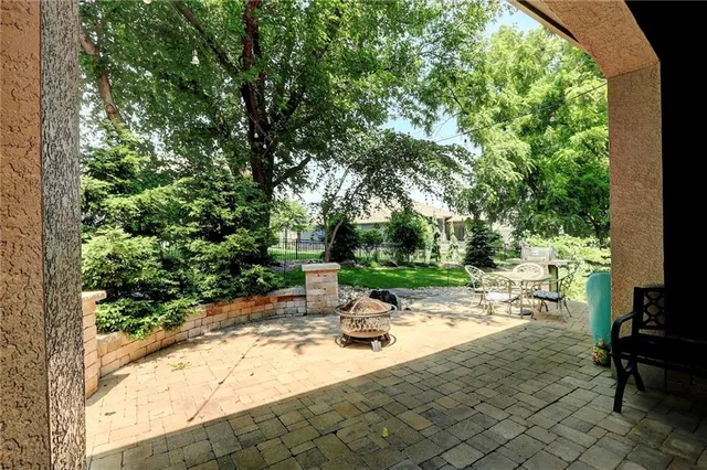 $725,000 | 1316 Northeast Kenwood Drive, Lee's Summit, MO 64064