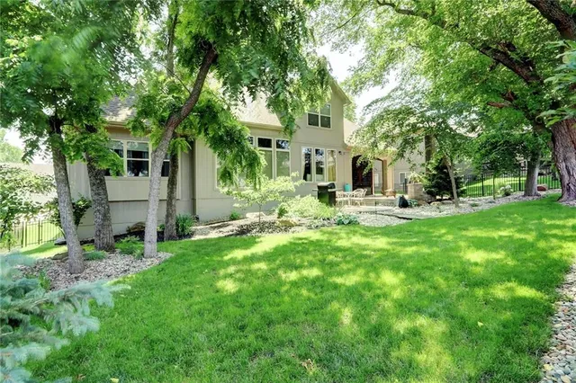 $725,000 | 1316 Northeast Kenwood Drive, Lee's Summit, MO 64064