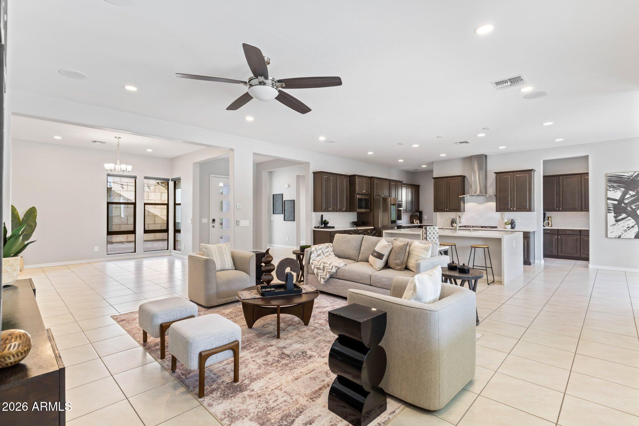 719 East Summerside Road Phoenix, AZ 85042 - Photo 15 of 39 Space Meets Possibility