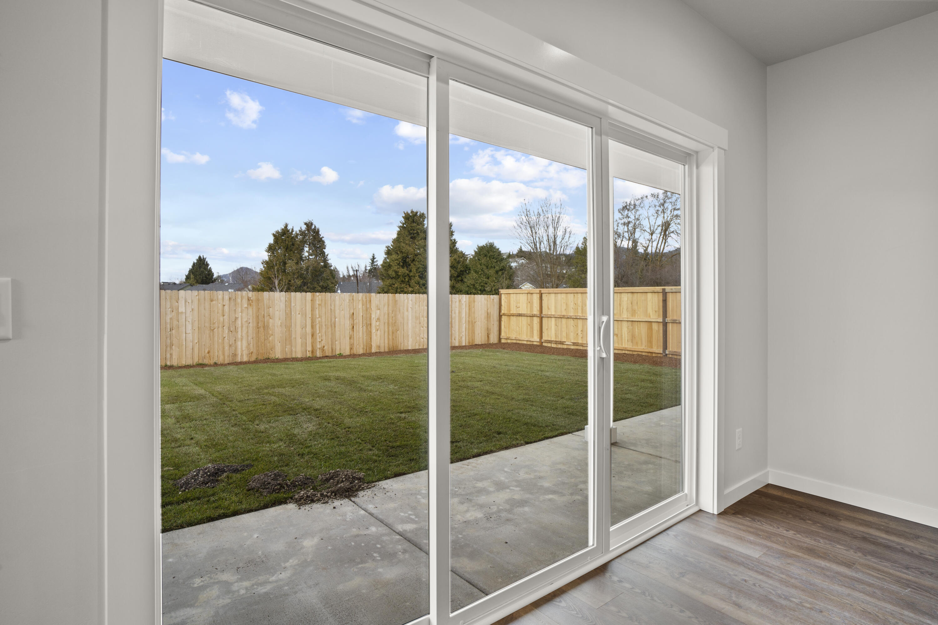 263 Samuel Lane Loop Road Phoenix, OR 97535 - Photo 27 of 31 Slider to covered porch