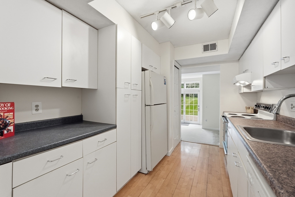 70 Amity Place, Unit 70 Amherst, MA 01002 - Photo 12 of 35