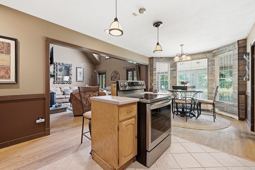 227 8 Lots Road Sutton, MA 01590 - Photo 4 of 42