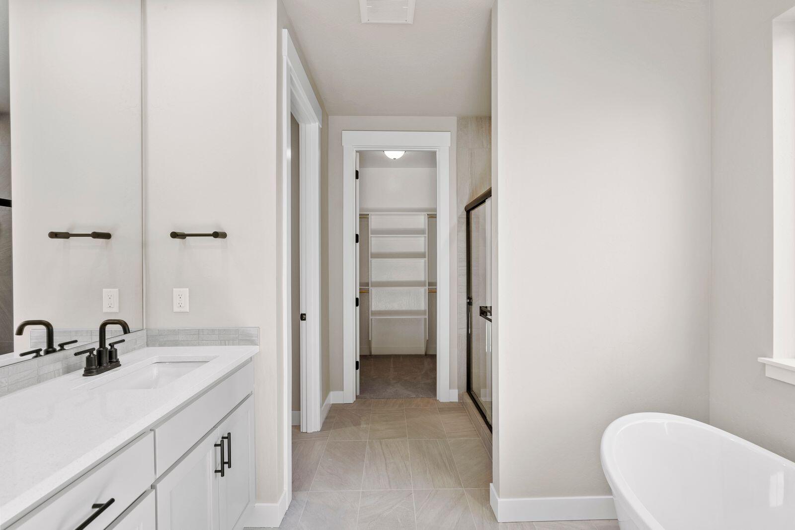 1135 Pumpkin Ridge, Unit 319 Eagle Point, OR 97524 - Photo 19 of 34 a bathroom with a sink and a toilet