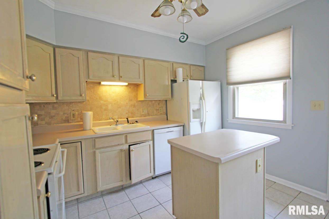 2436 Haverford Road Springfield, IL 62704 - Photo 9 of 32