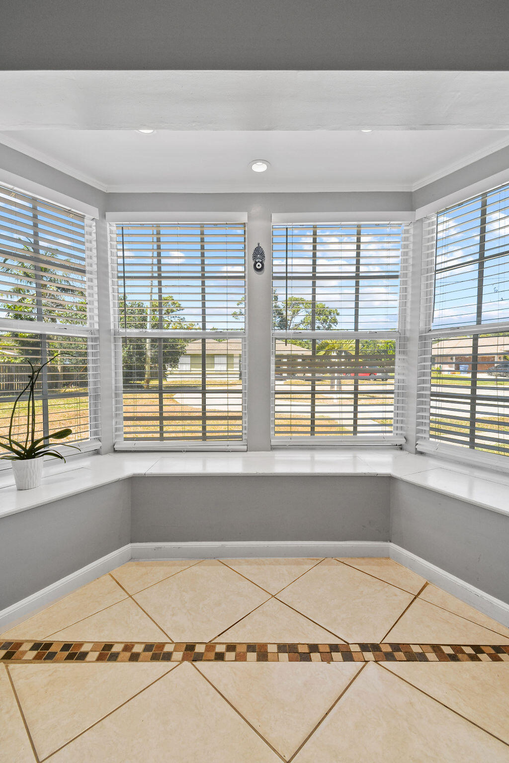 846 Rutherford Lane Haverhill, FL 33415 - Photo 5 of 52 846RutherfordLn_13