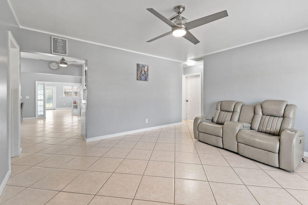 846 Rutherford Lane Haverhill, FL 33415 - Photo 6 of 52 846RutherfordLn_08
