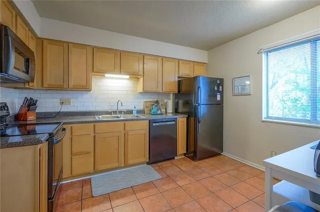 $160,000 | 1844 East 97th Street, Kansas City, MO 64131