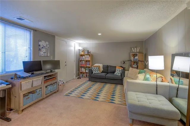 $160,000 | 1844 East 97th Street, Kansas City, MO 64131