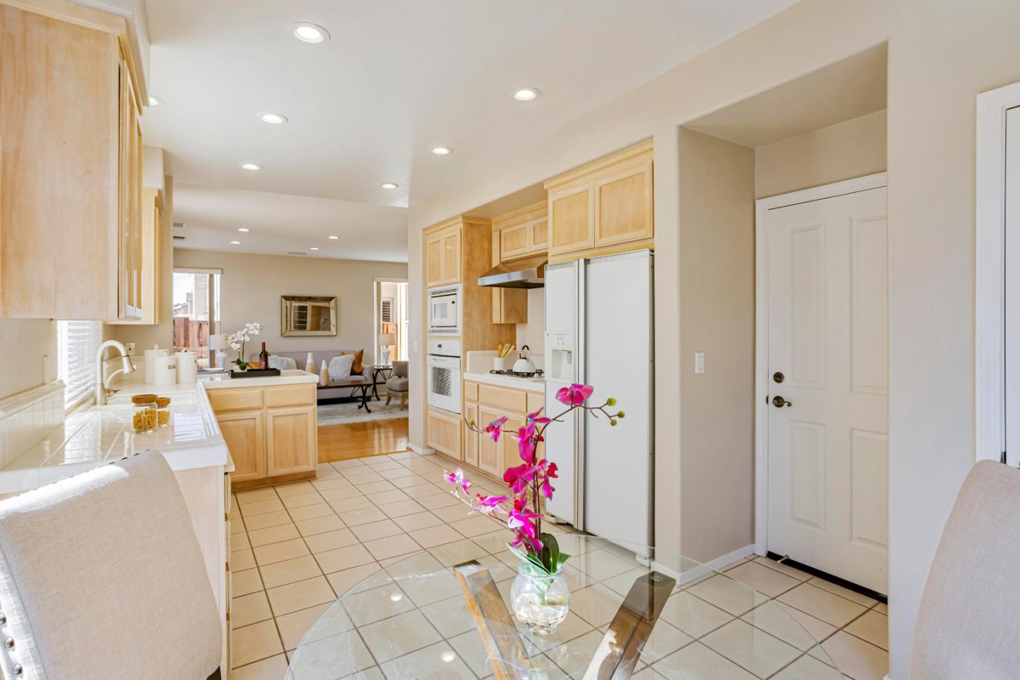 964 Cameron Circle Milpitas, CA 95035 - Photo 15 of 48 a living room with furniture and flowers