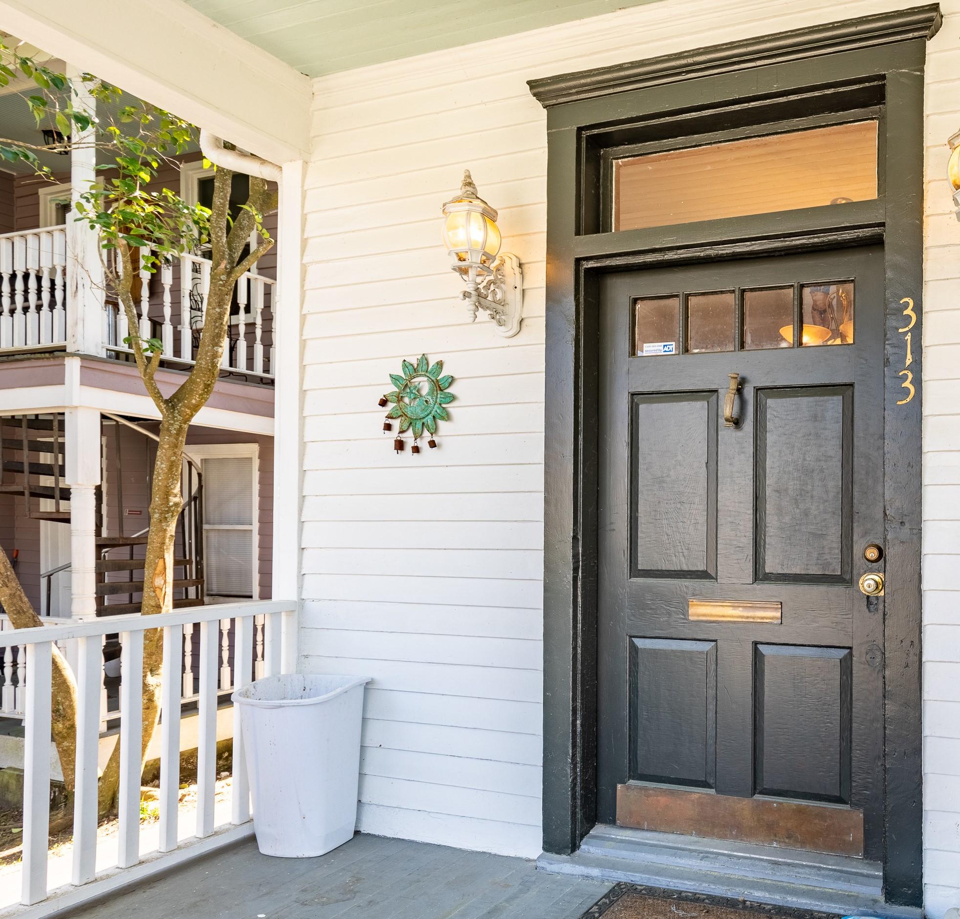 313 Sumter Street Charleston, SC 29403 - Photo 3 of 32 313SumterStreet-KeenEyeMarketing-02a