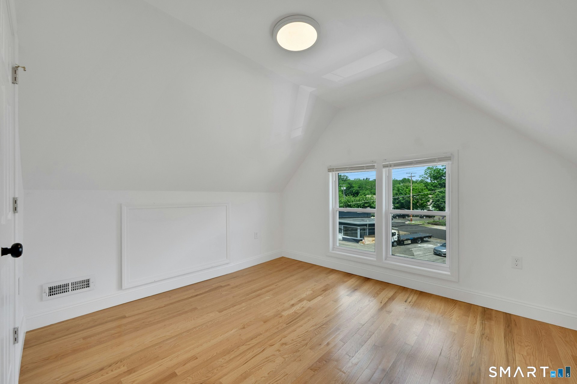 125 Tunxis Hill Road Fairfield, CT 06825 - Photo 14 of 20
