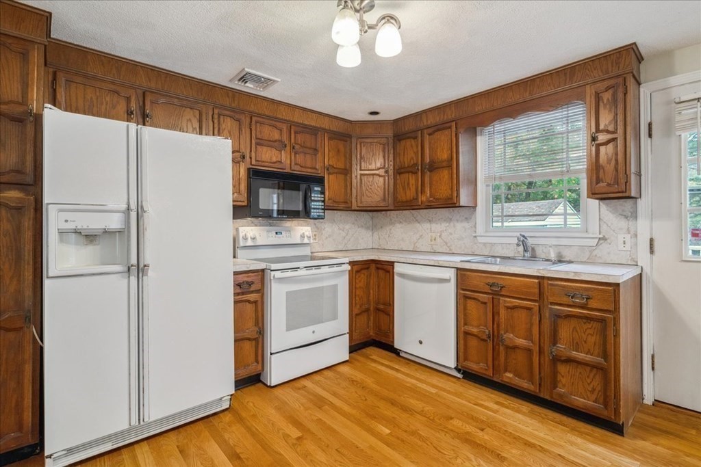 81 Regina Road Lynn, MA 01904 - Photo 8 of 40 Gallery Image 8