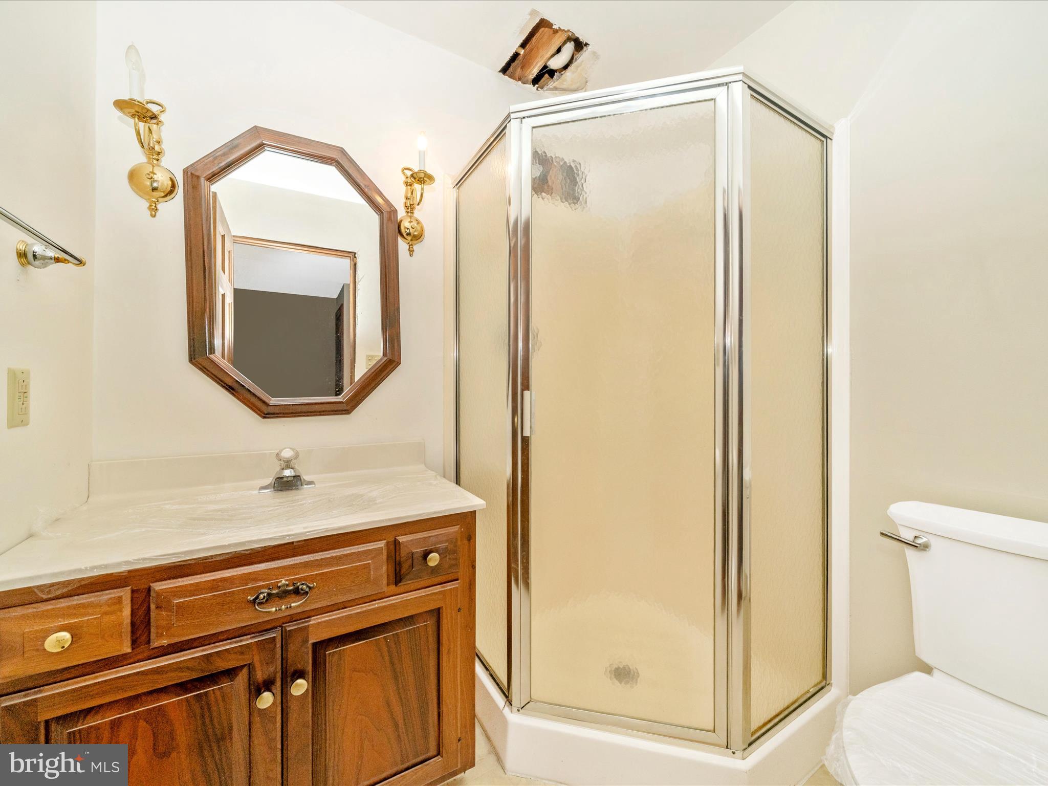 14924 Clear Spring Road Williamsport, MD 21795 - Photo 25 of 76 Hall Bathroom