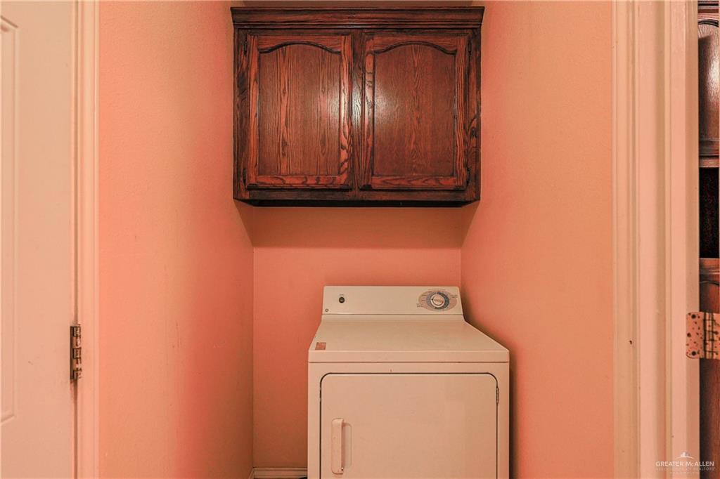713 West 24th Place Mission, TX 78574 - Photo 14 of 36 a utility room with dryer and washer