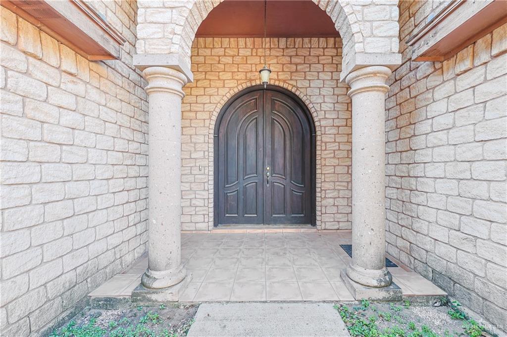713 West 24th Place Mission, TX 78574 - Photo 4 of 36 a view of entrance