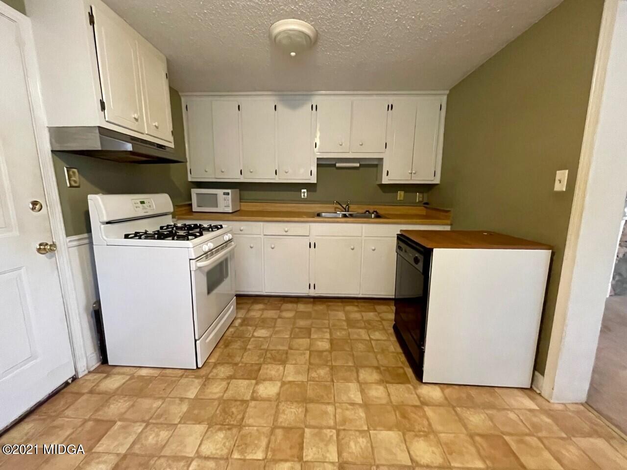 110 West Ridge Circle Macon, GA 31210 - Photo 7 of 18 8