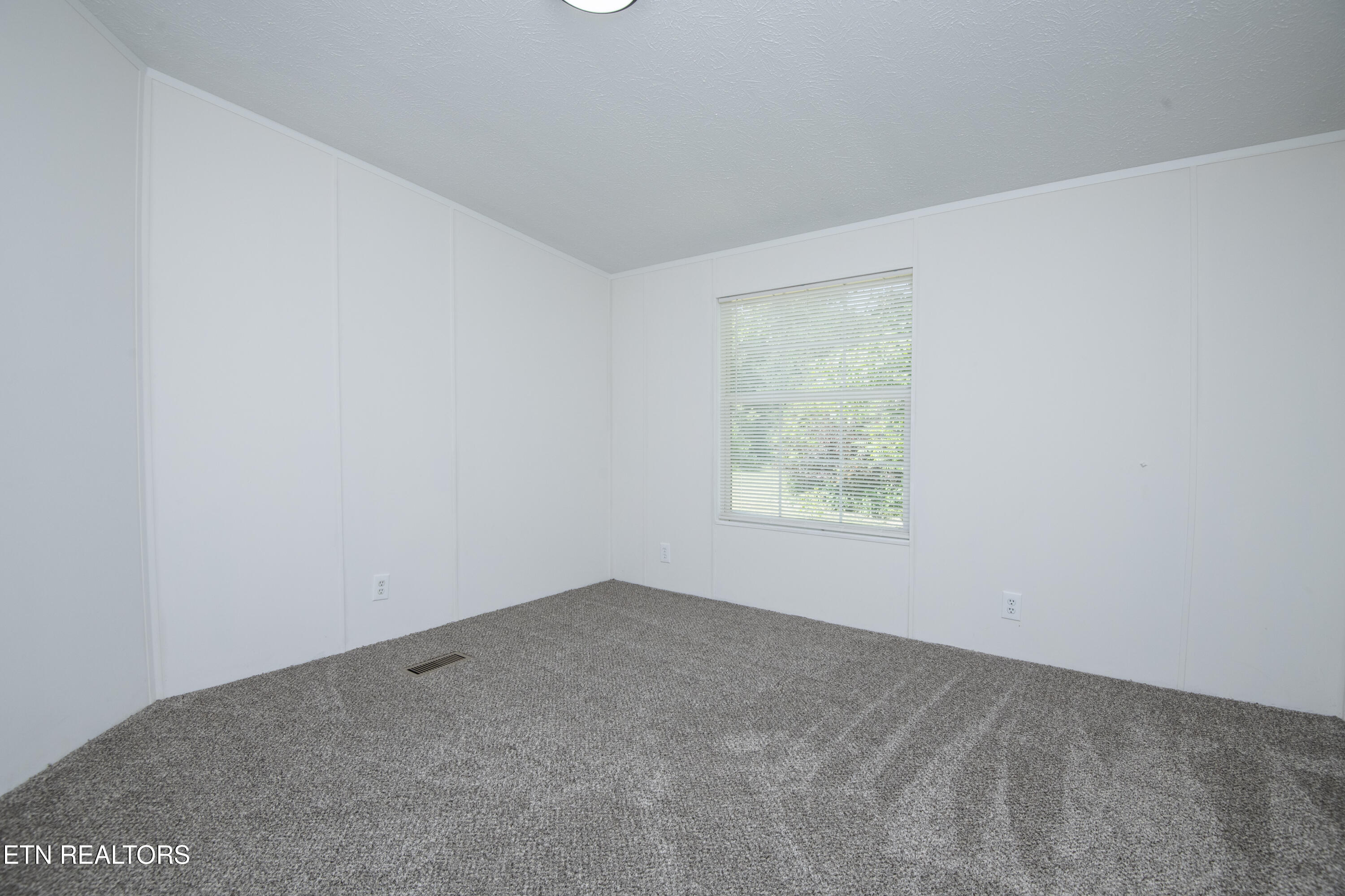 1587 Lower Caney Valley Road Tazewell, TN 37879 - Photo 16 of 42 second bed 2