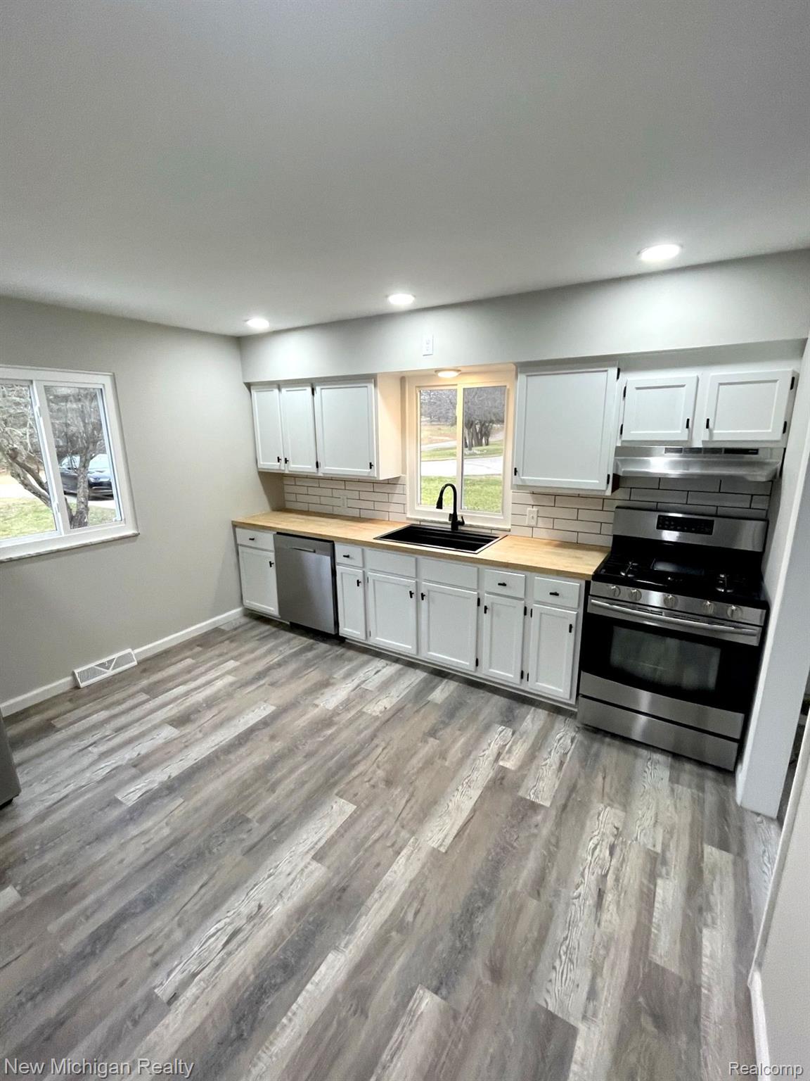 9555 Colgate Clarkston, MI 48348 - Photo 7 of 44 Gallery Image 7