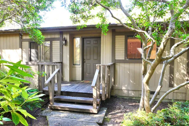 a view of outdoor space yard and porch