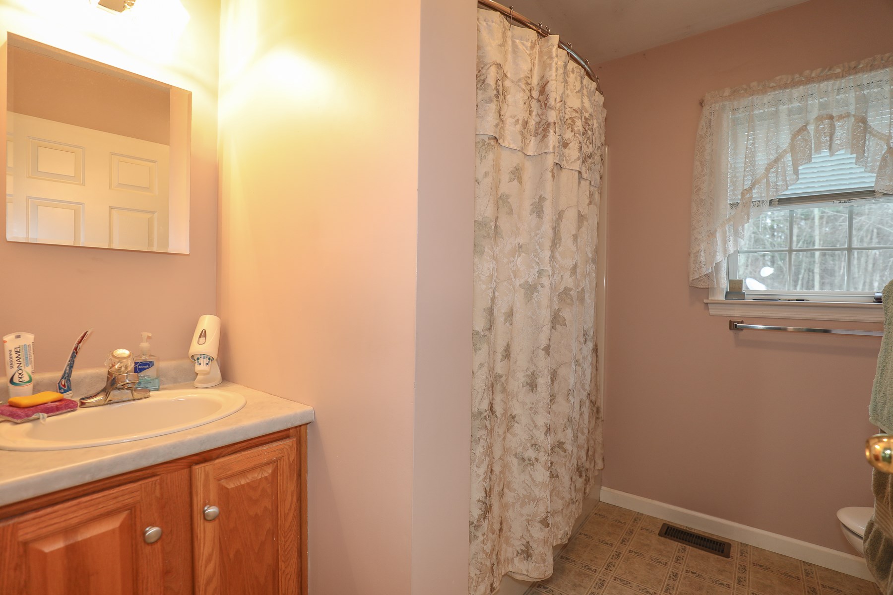 134 Dracut Road Hudson, NH 03051 - Photo 17 of 28