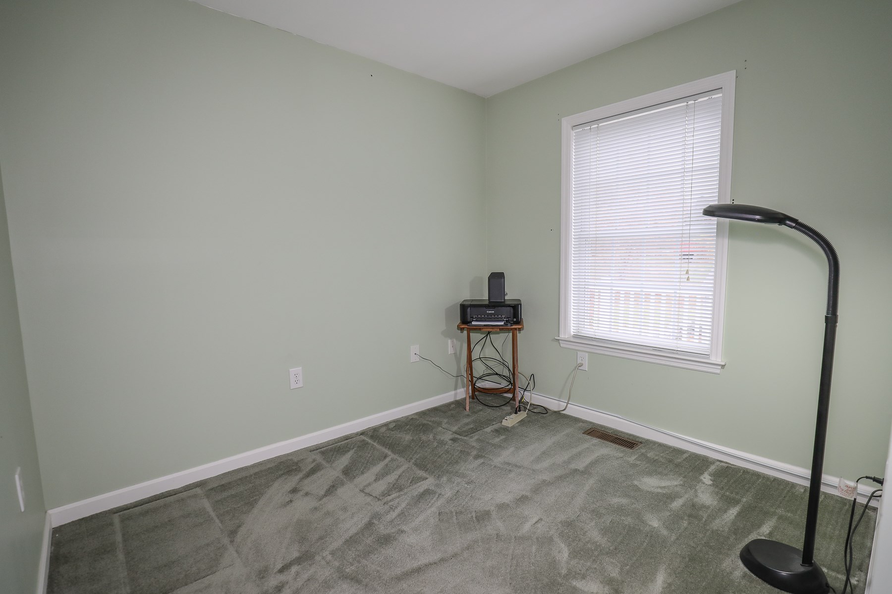 134 Dracut Road Hudson, NH 03051 - Photo 18 of 28