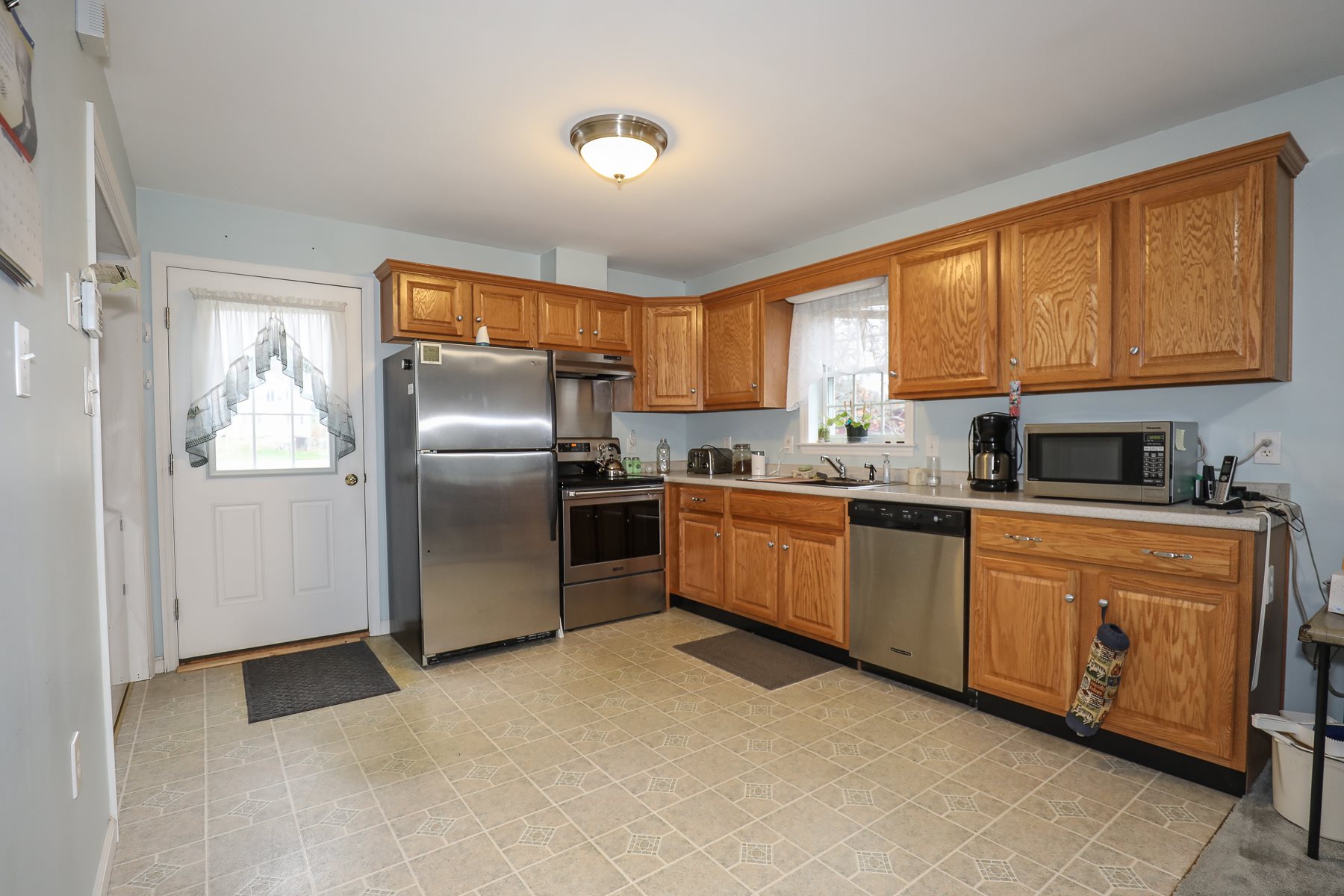 134 Dracut Road Hudson, NH 03051 - Photo 10 of 28