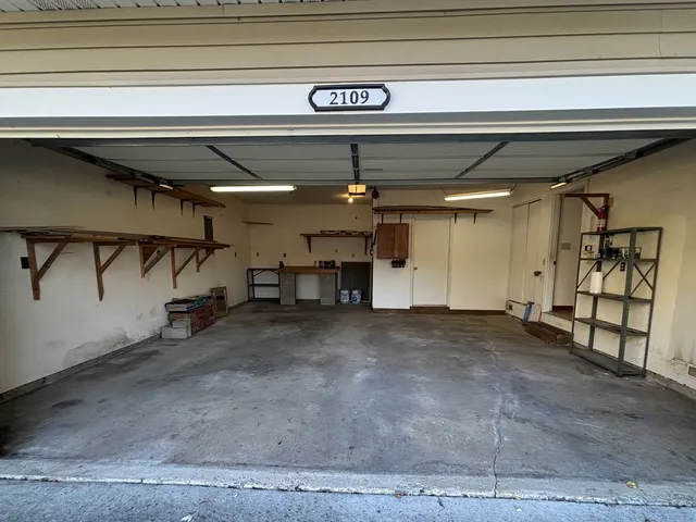 $249,999 | 2109 Mallard Drive, Mahomet, IL 61853