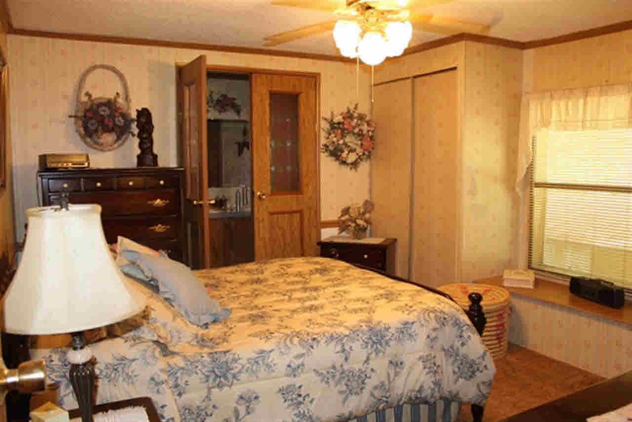 82 East Levi Lee Road Warsaw, IN 46582 - Photo 13 of 19 Gallery Image 13