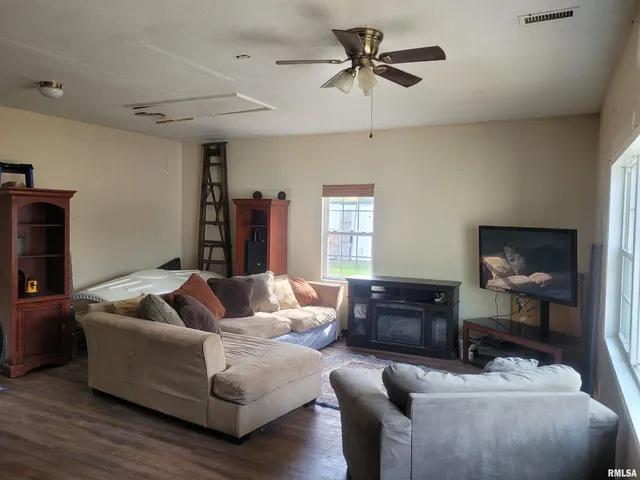 $137,000 | 10270 North Reynolds Lane, Mount Vernon, IL 62864