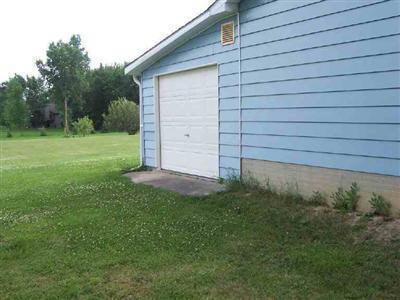 8204 Barden Road Davison, MI 48423 - Photo 2 of 7 20175052-1.JPG