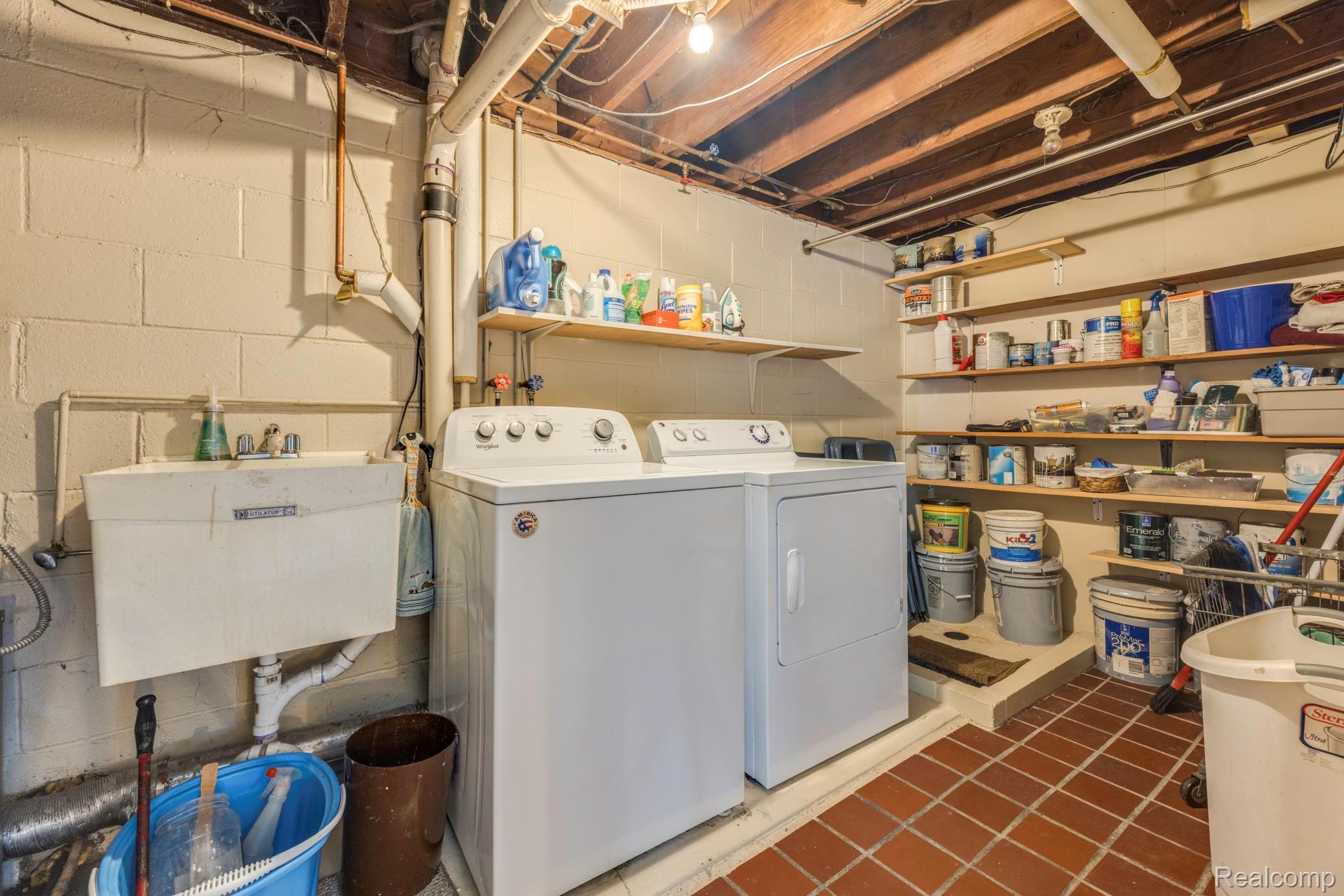 3560 North Road North Street, MI 48049 - Photo 49 of 53 Laundry area with washing machine and dryer