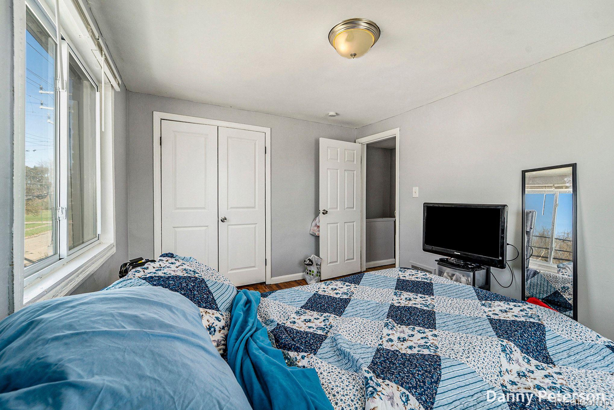 8956 Rutherford Street Detroit, MI 48228 - Photo 10 of 16 Bedroom 1 Pic 2