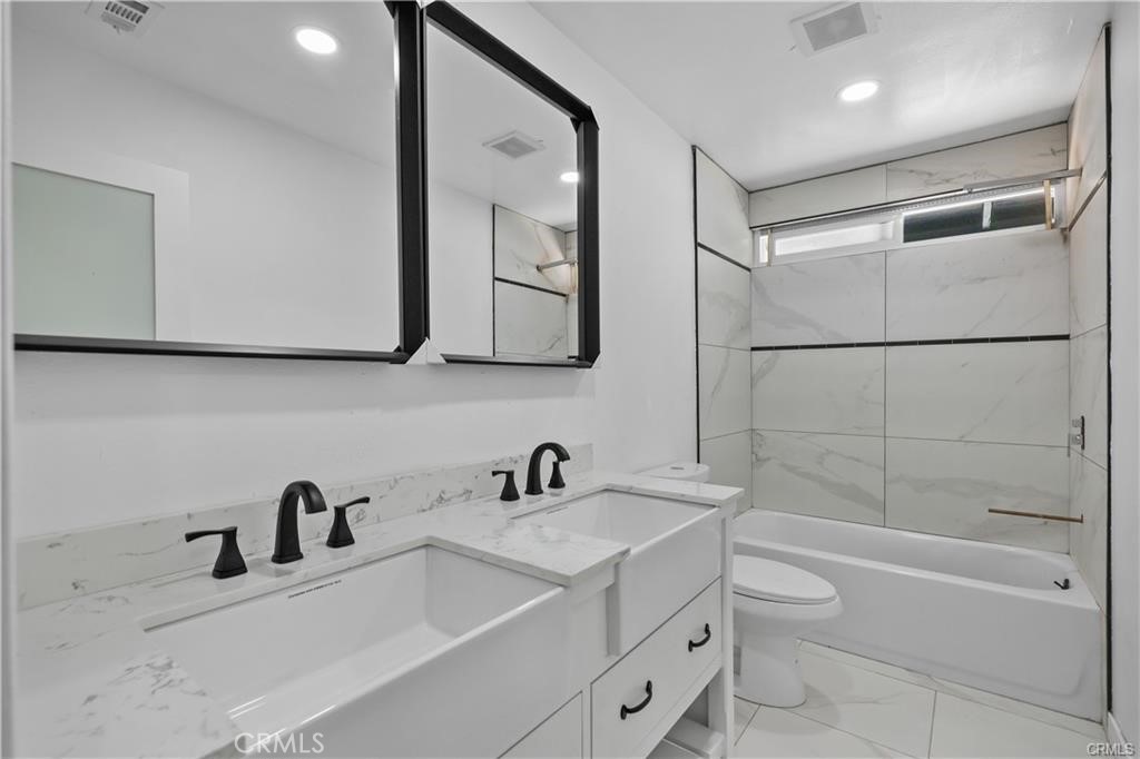 40635 159th Street East Lancaster, CA 93535 - Photo 12 of 25 a bathroom with a sink and a mirror