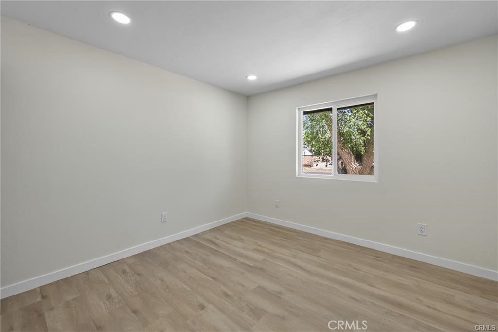 40635 159th Street East Lancaster, CA 93535 - Photo 19 of 25 an empty room with a window
