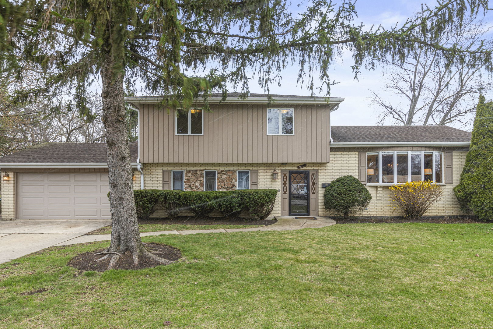 912 Revere Road Glenview, IL 60025 - Photo 1 of 35 Gallery Image 1