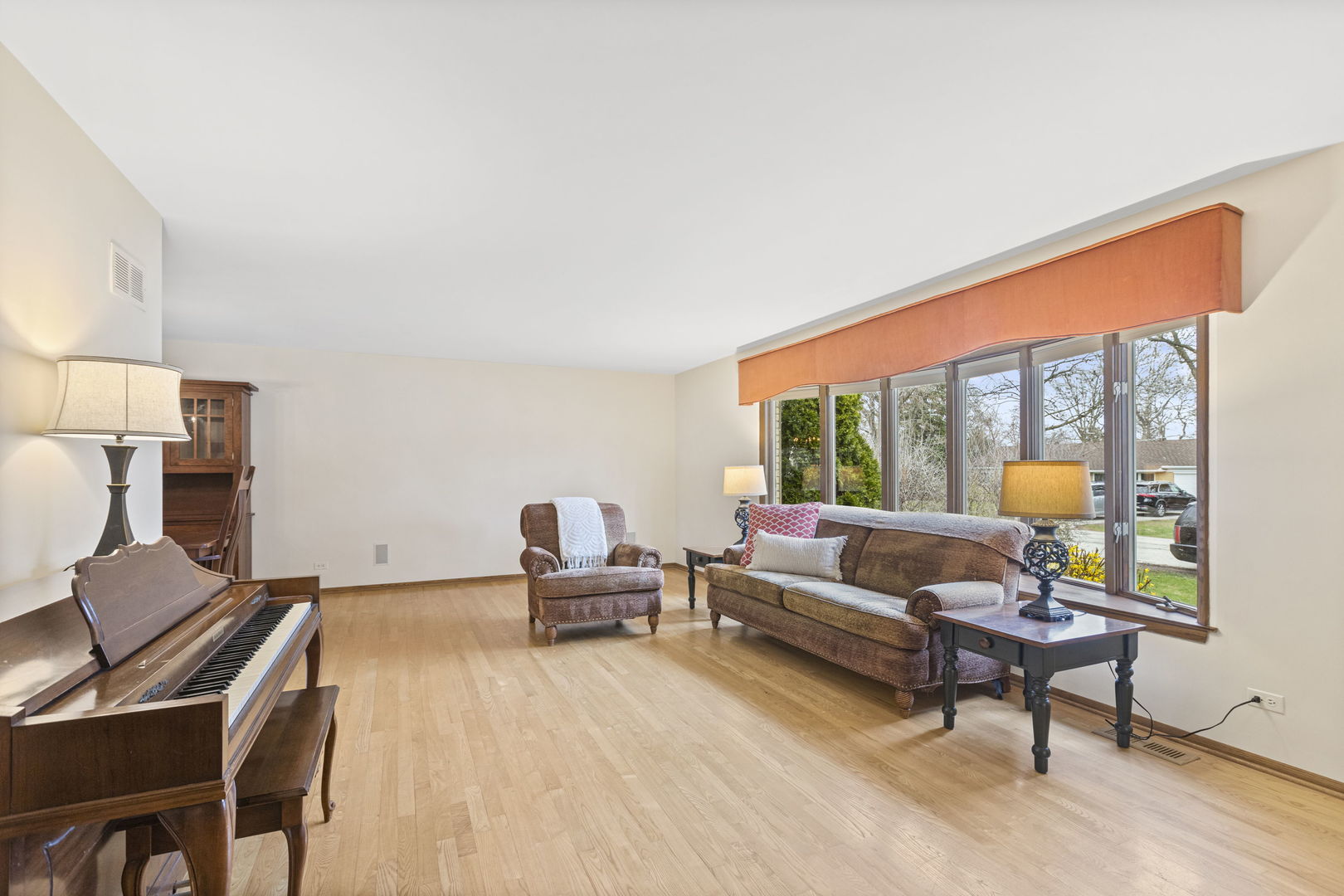 912 Revere Road Glenview, IL 60025 - Photo 2 of 35 Gallery Image 2