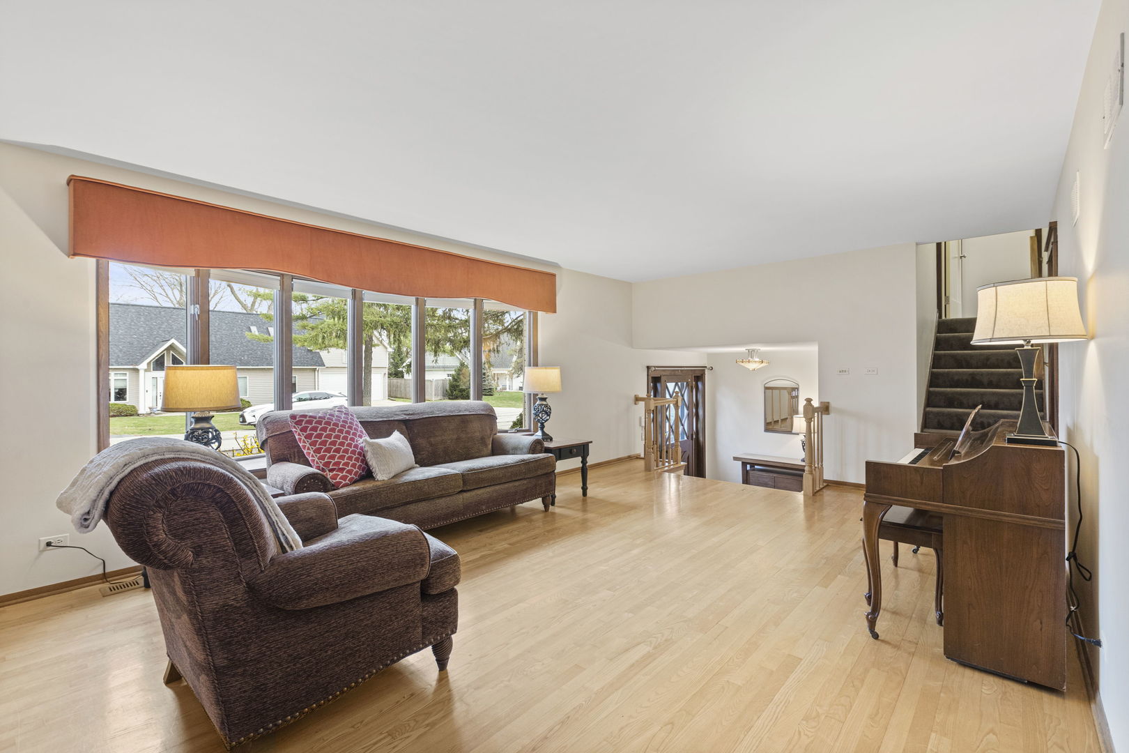912 Revere Road Glenview, IL 60025 - Photo 3 of 35 Gallery Image 3