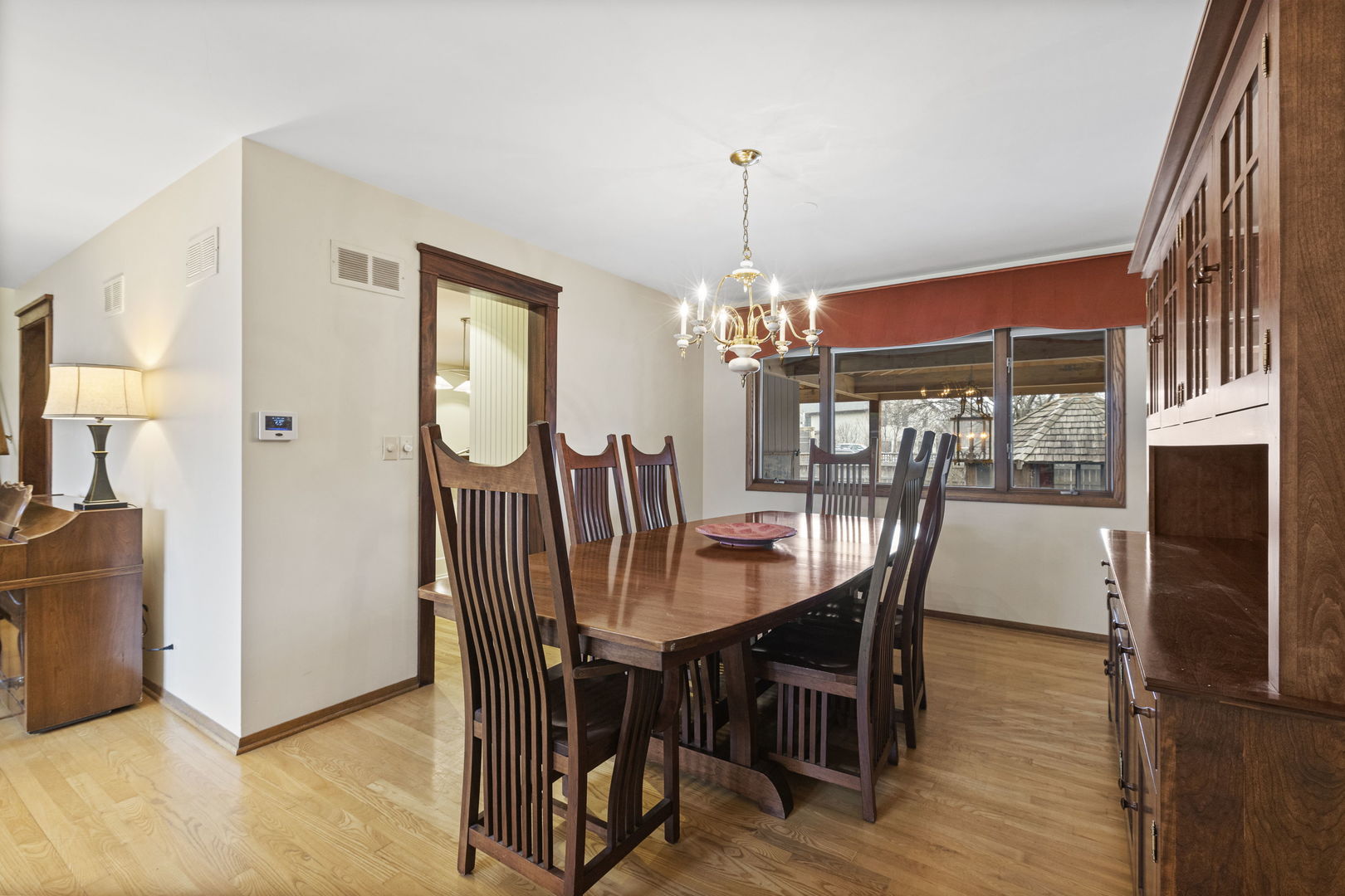 912 Revere Road Glenview, IL 60025 - Photo 5 of 35 Gallery Image 5