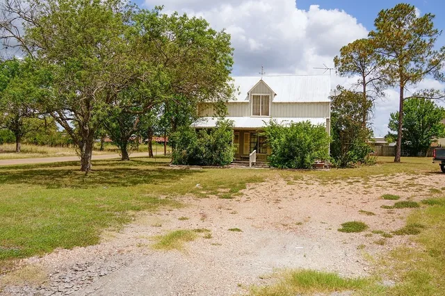 $275,000 | 1400 Fm 609, Muldoon, TX 78949