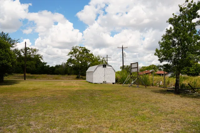 $275,000 | 1400 Fm 609, Muldoon, TX 78949