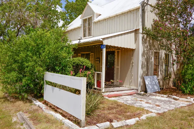 $275,000 | 1400 Fm 609, Muldoon, TX 78949