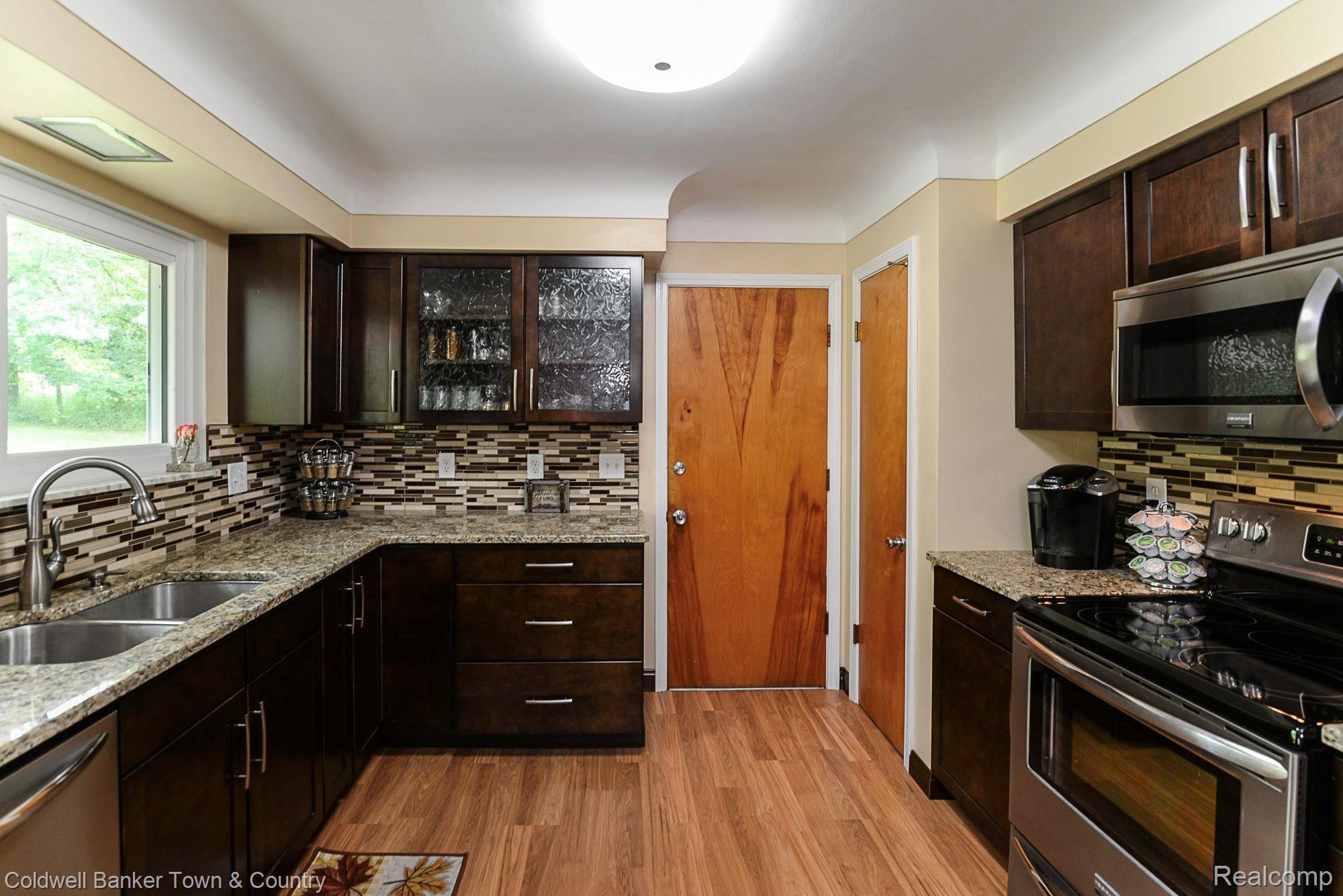 12318 White Lake Road Fenton, MI 48430 - Photo 12 of 42 DSC_4355.jpg