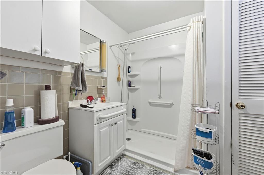 851 Case School Road Mayodan, NC 27027 - Photo 11 of 50 Primary bathroom