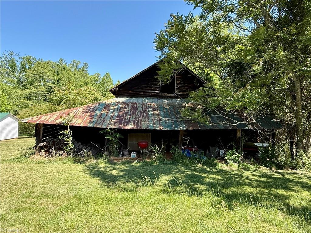 851 Case School Road Mayodan, NC 27027 - Photo 43 of 50 Existing barn in fair condition