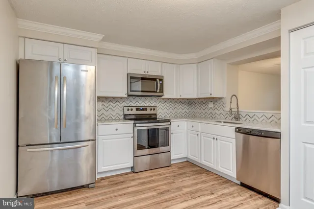 $2,550 | 6 Victoria Manor Court, Sicklerville, NJ 08081