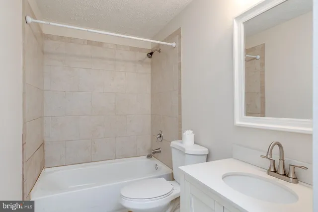 $2,550 | 6 Victoria Manor Court, Sicklerville, NJ 08081