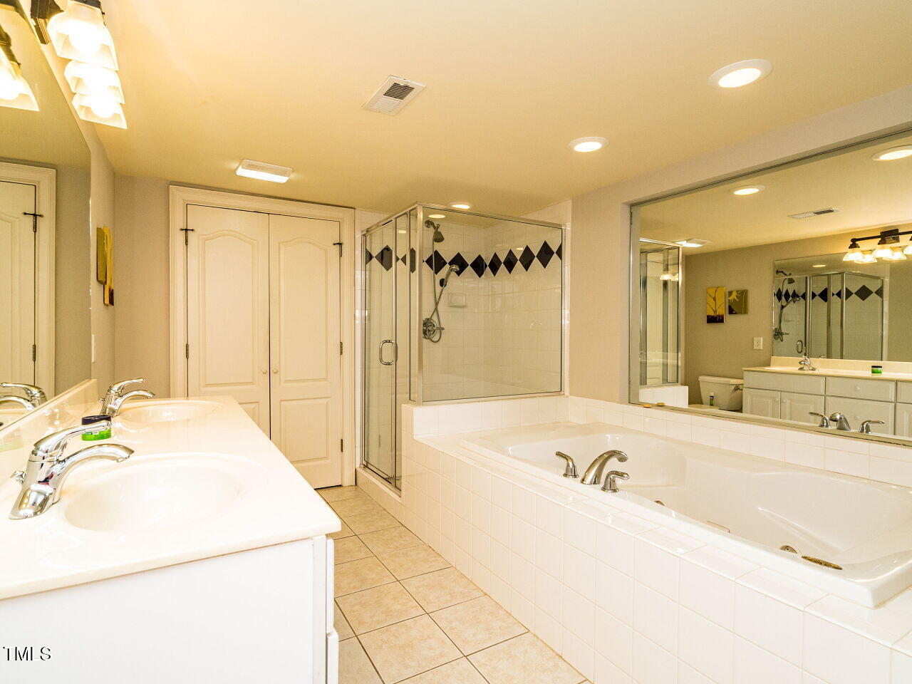 2315 Byrd Street Raleigh, NC 27608 - Photo 34 of 36 039-1280x960-lower-level-full-bathroom