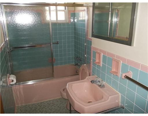 2148 Noblestown Road Pittsburgh, PA 15205 - Photo 11 of 17 Full Bath.