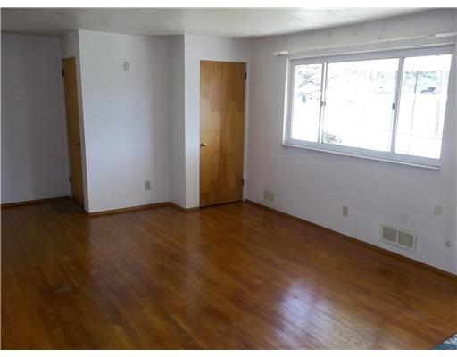 2148 Noblestown Road Pittsburgh, PA 15205 - Photo 3 of 17 Living Room.