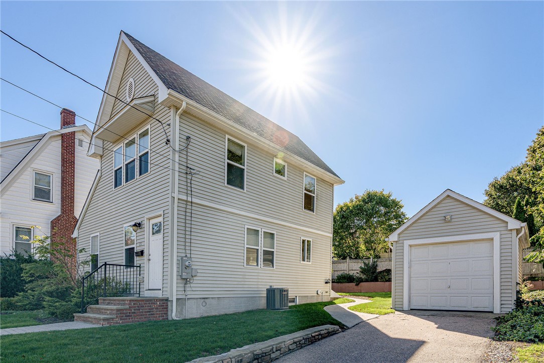 29 John Street Westerly, RI 02891 - Photo 3 of 32